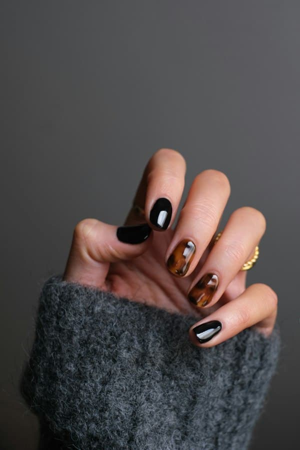 Manicures & BIAB Gel Overlays